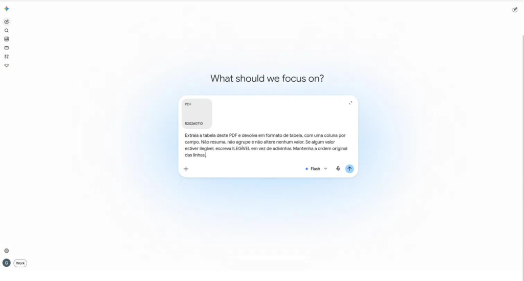 Tela do Gemini com o PDF do relatório Focus anexado e o primeiro prompt de extração escrito no campo de mensagem